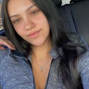 Meet your Posher, Olivia